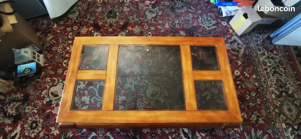 Table basse en bois massif vitrée (image 1)