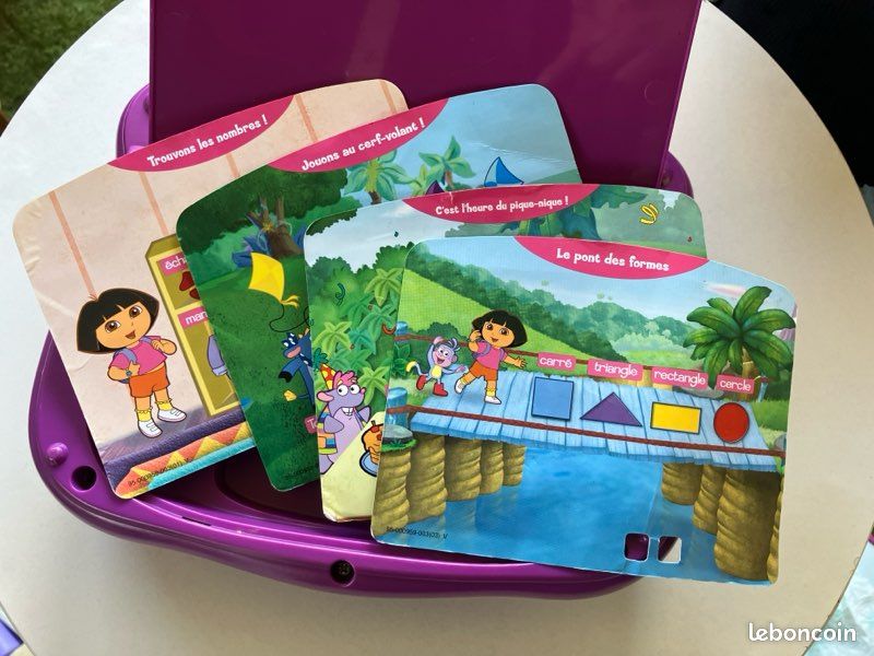 VTech - Mon Ordi Éducatif Dora L'Exploratrice - Ordinateur Enfant Bilingue avec Écran Rétroéclairé, 13 Activités et Jeux Interactifs Dora - Cadeau Enfant Dès 3 Ans - Contenu en Français et Anglais