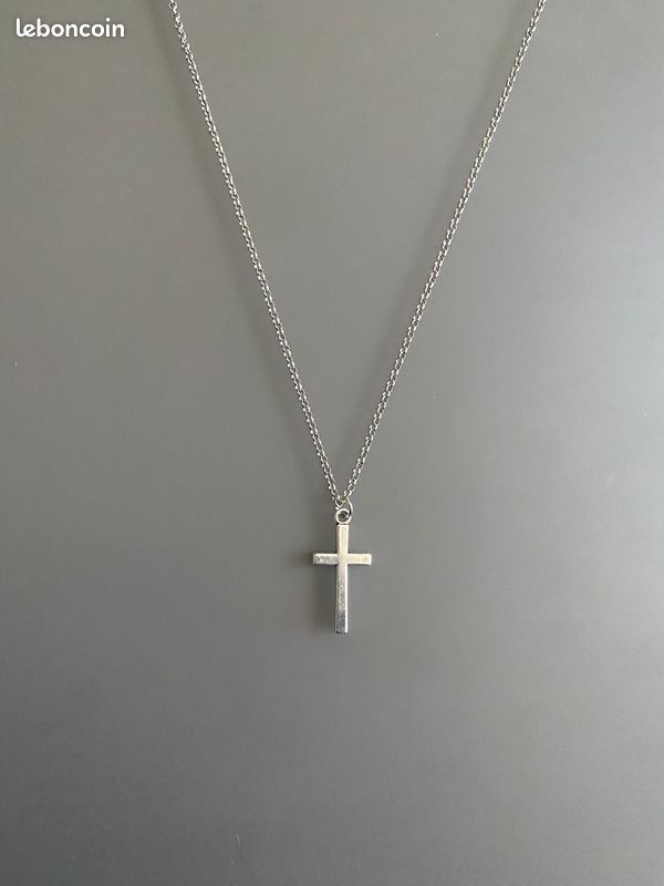 Collier croix (image 1)