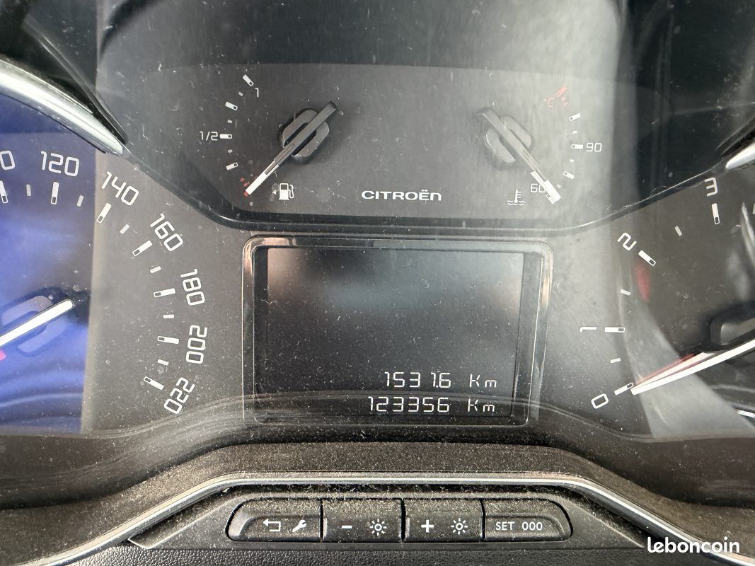 Citroen c3 1.5 blue hdi 100 feel 2021 (image 2)