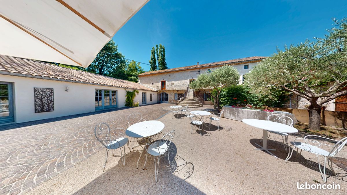Maison 12 pièces 455 m² · à Saint-Laurent-des-Arbres · 455 m² · 1 390 000 €