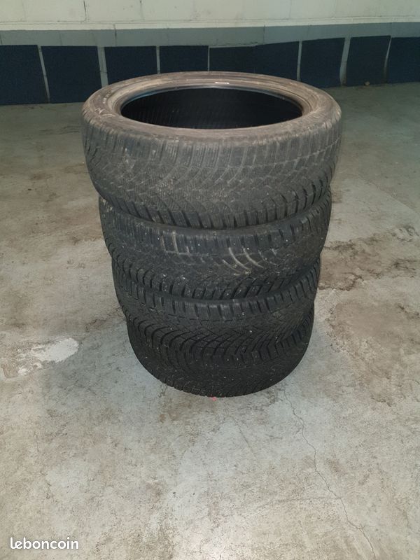 4 pneus hiver Bridgestone Blizzak LM005 215-50 R19 93T (image 1)