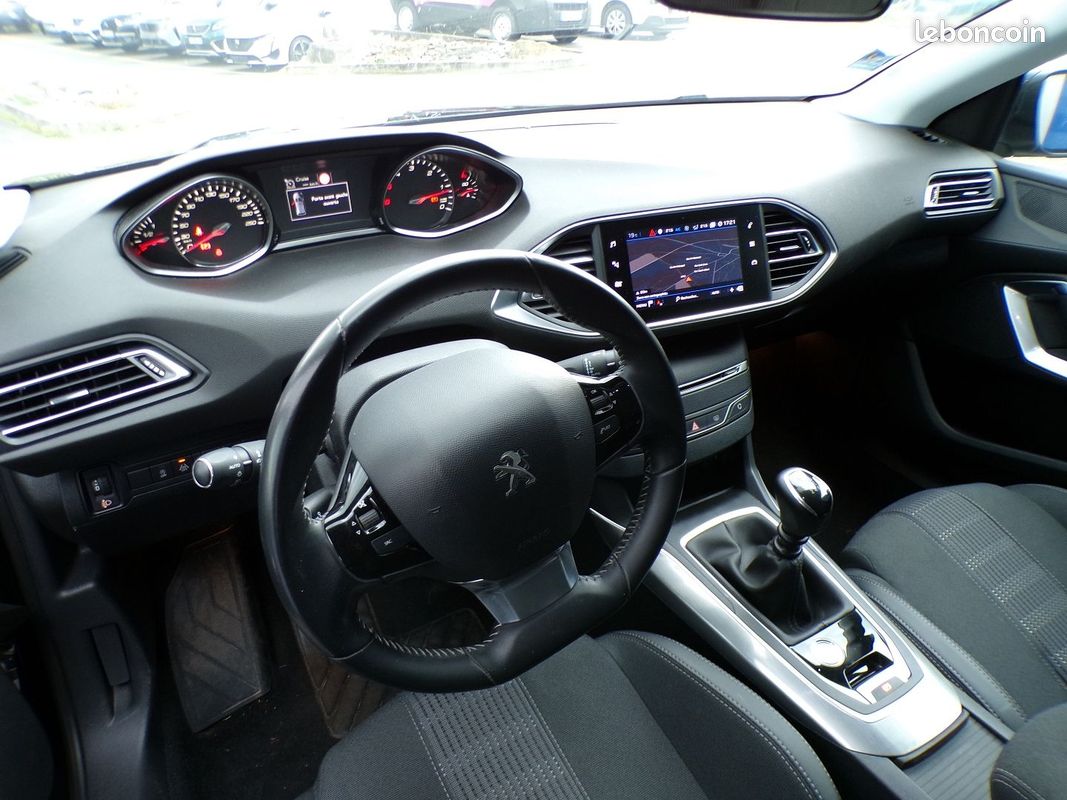 Peugeot 308 SW 1.5 BLUEHDI 130CH S&S ALLURE (image 8)