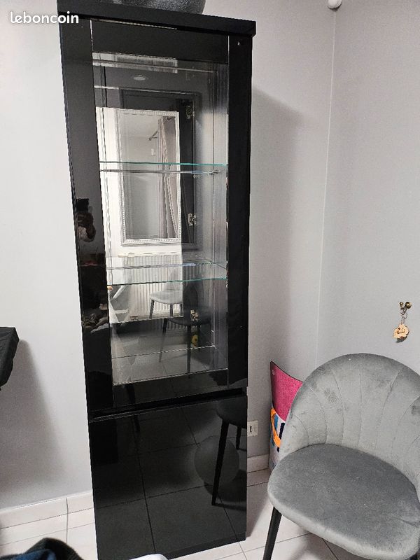 1 vitrine en noir laqué (possible 2 pour 200) (image 1)