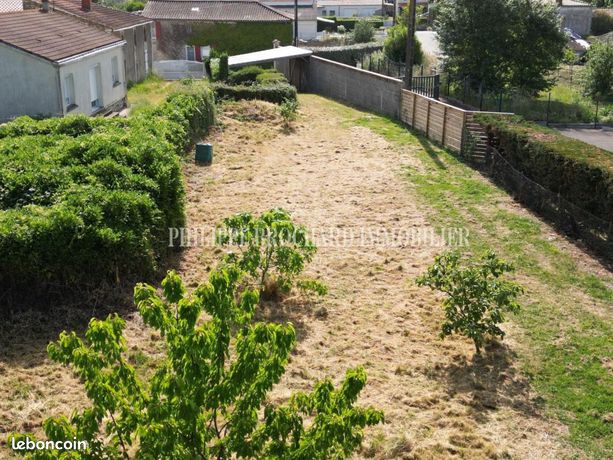Terrain 700 m² Corpe