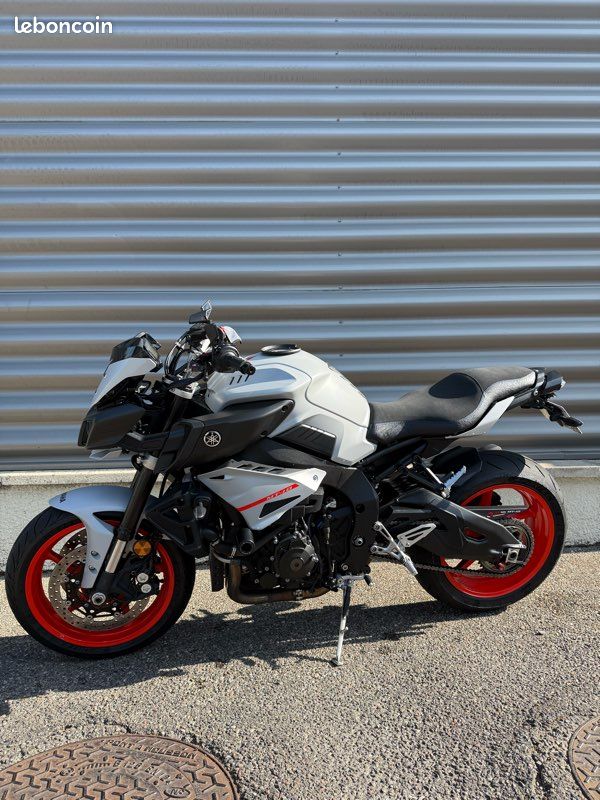 Yamaha mt10 (image 2)