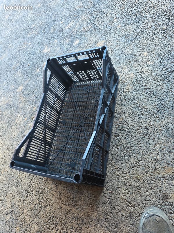 Caisse plastique empilable (image 1)