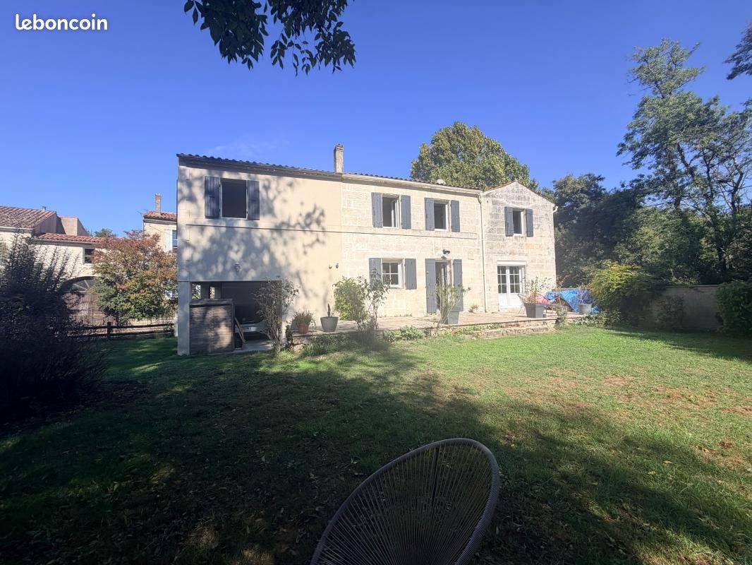 Maison 7 pièces 176 m² · à Saintes · 176 m² · 290 000 €