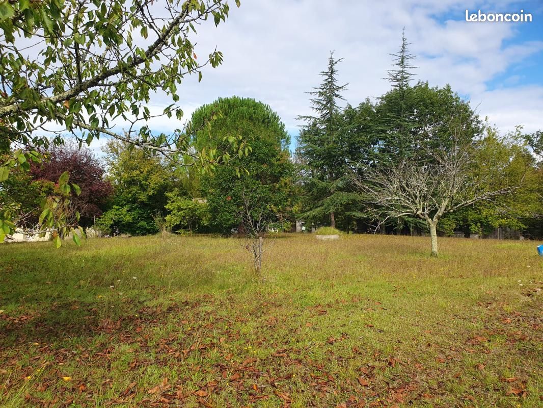 Terrain 1 000 m² Tresses · 200 000 €