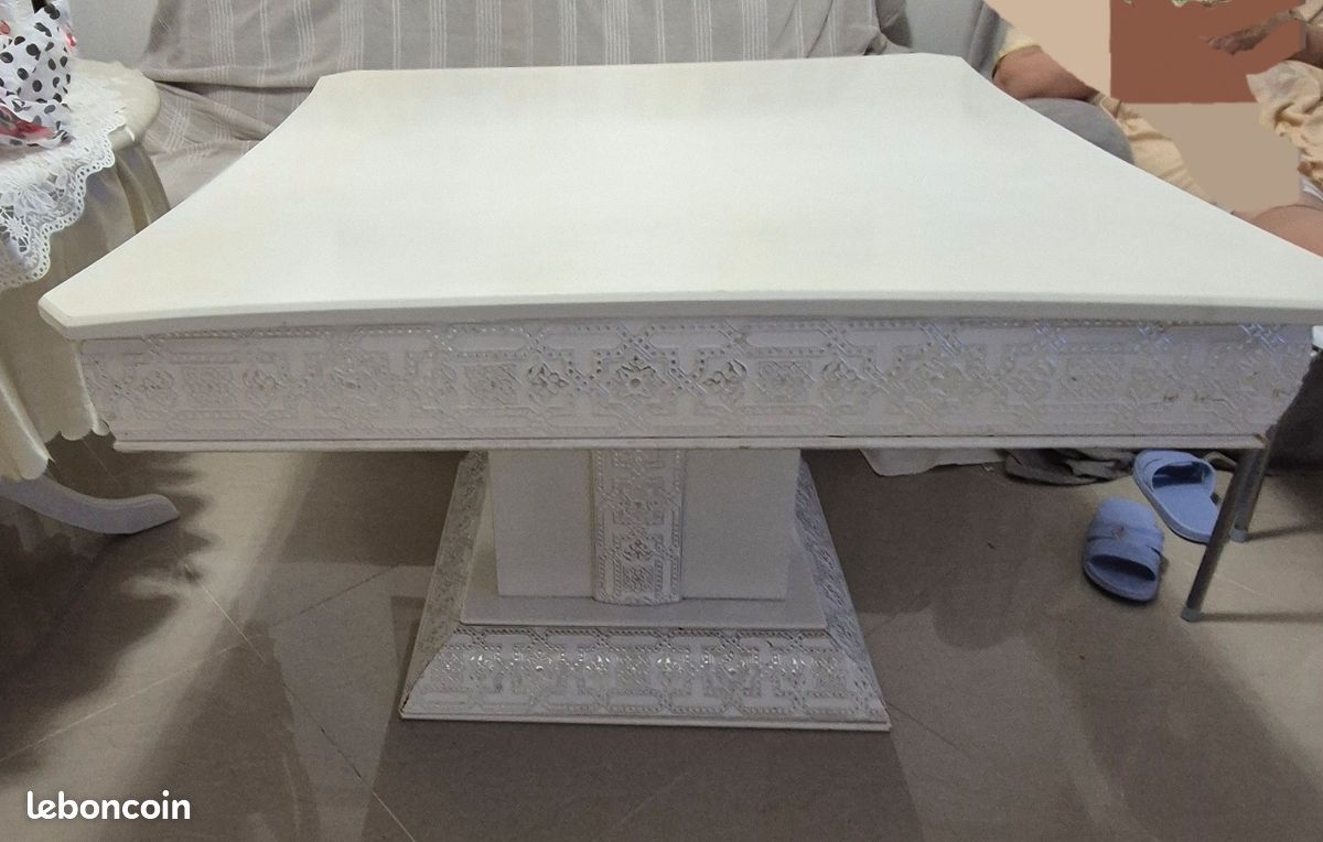 Table carré bois blanc (image 1)