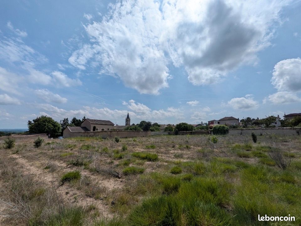 Terrain 400 m² · à Lancié · 90 000 €