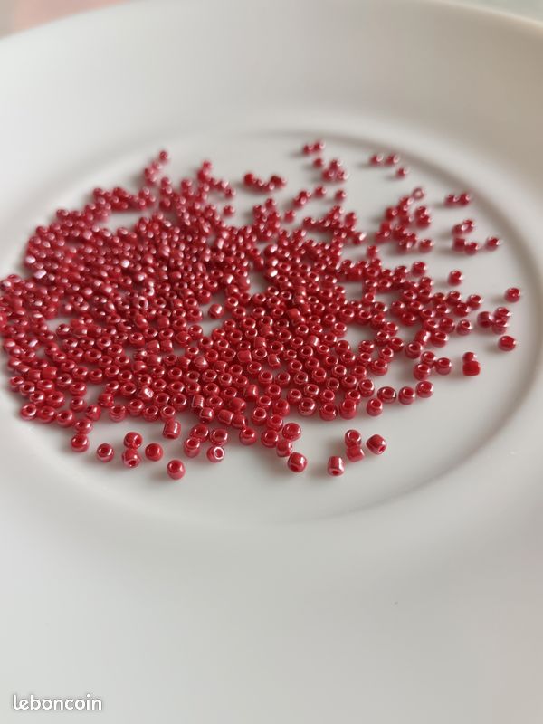 Sachet perles rouges foncées (image 1)