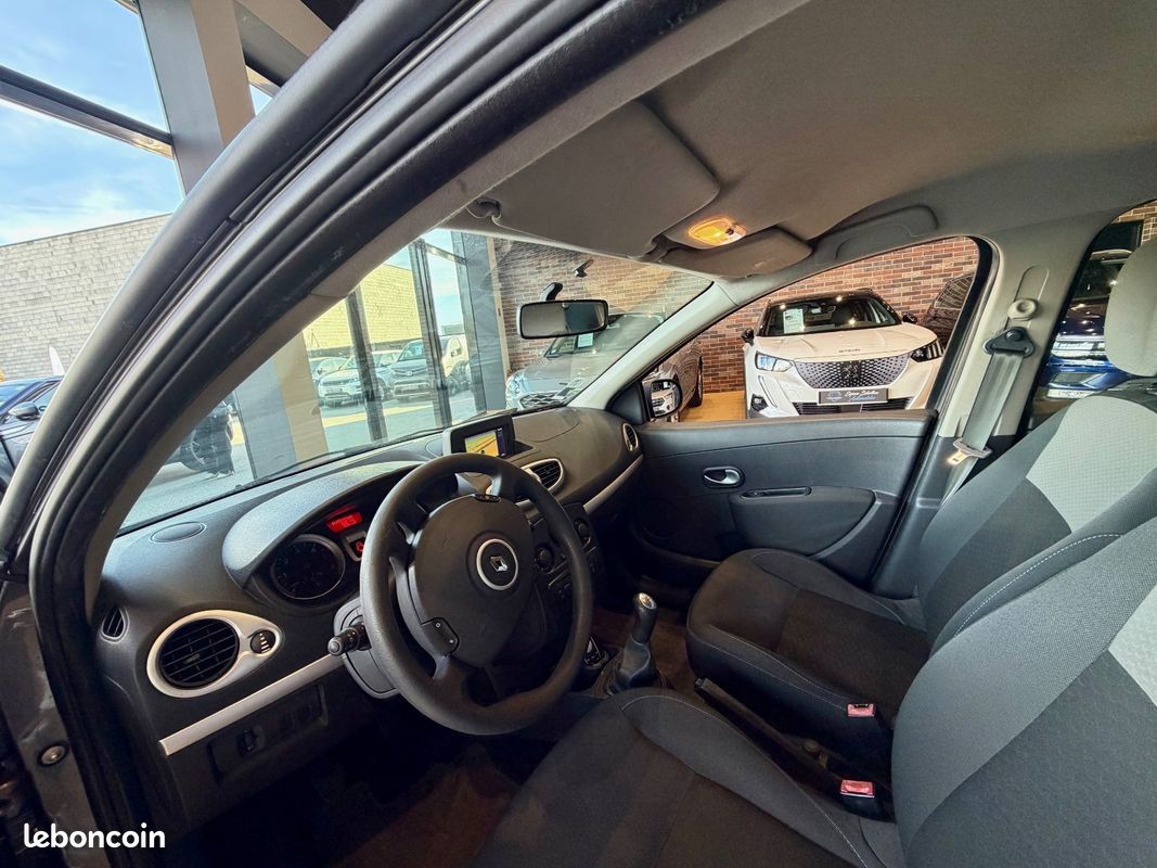 RENAULT CLIO ESTATE III dCi 85 eco2 Tom Tom Edition (image 5)