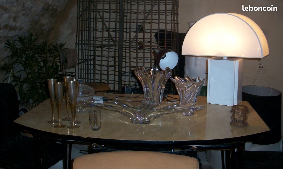 Table formica pied Eiffel (image 1)