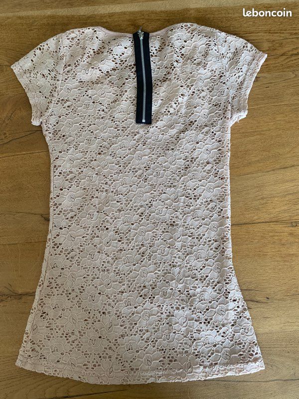 Tee-shirt dentelle rose clair (image 1)