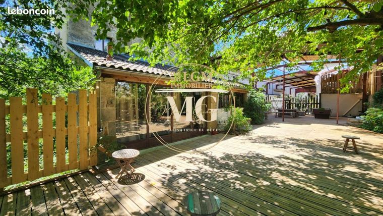 Maison 29 pièces 1 046 m²