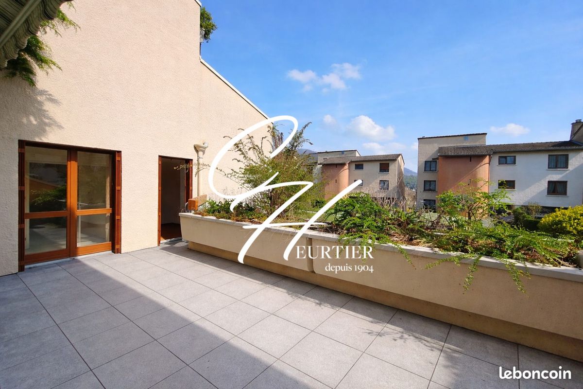 Appartement 5 pièces 111 m² · à Voiron · 111 m² · 260 000 €