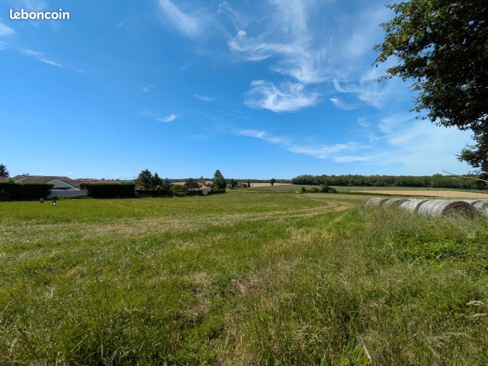 Terrain 550 m² Pizay · 138 000 €