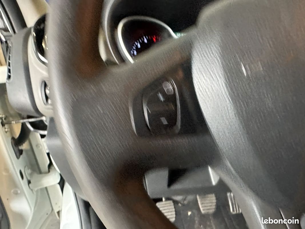 RENAULT Trafic Fg 1.6 D 125ch Grand Confort - 2018 - Bluetooth - Régulateur - Vitres surteintées (image 11)