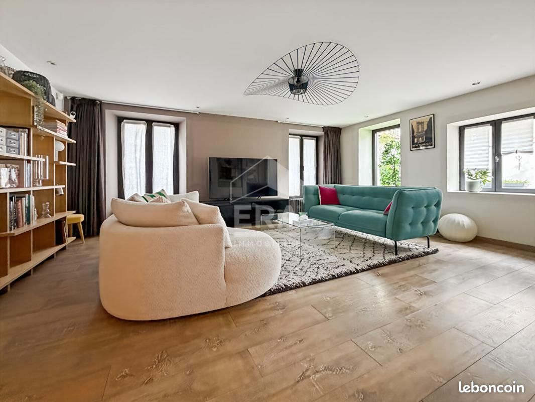 Maison 11 pièces 221 m² · à Montreuil · 221 m² · 1 500 000 €