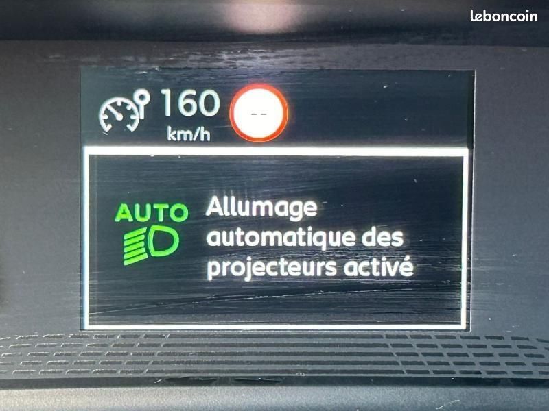 Peugeot 2008 1.2 PureTech 100ch S&S Active (image 16)