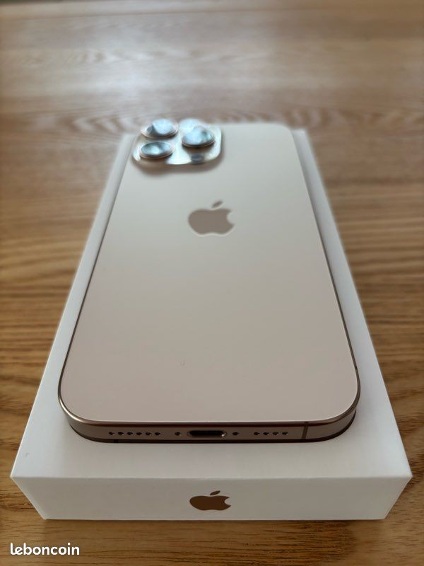 IPhone 16 Pro Max 256 Go Titane Sable - État Impeccable (batterie 100%)