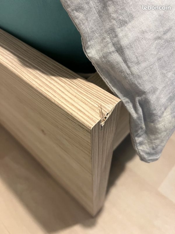 Lit et table de chevet en bois clair très bon état avec matelas (image 7)