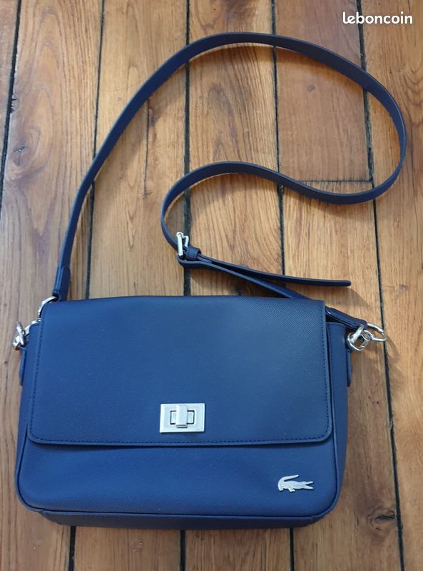 Bag Lacoste Daily Classic Sac BandouliÃ¨re Femme Daily Classic