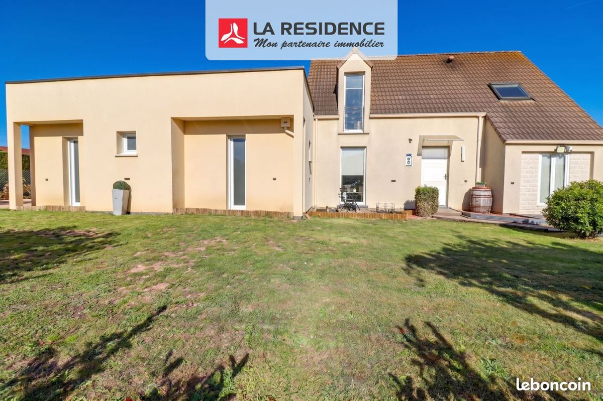 Maison 7 pièces 216 m² · à Le Manoir · 216 m² · 255 000 €