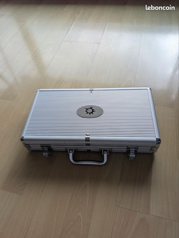 Petite malette de poker sans cartes (image 2)