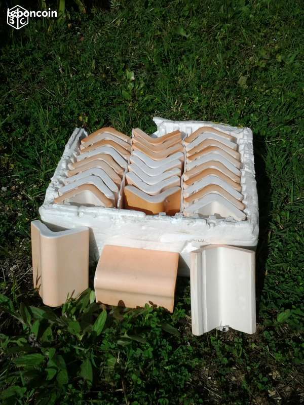 NEUVES. 30 Cornières en terre cuite vernissée (image 1)