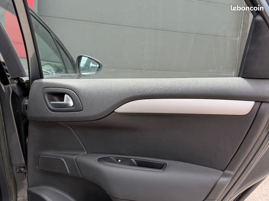 CITROEN C4 C4 HDi 90 Confort (image 36)