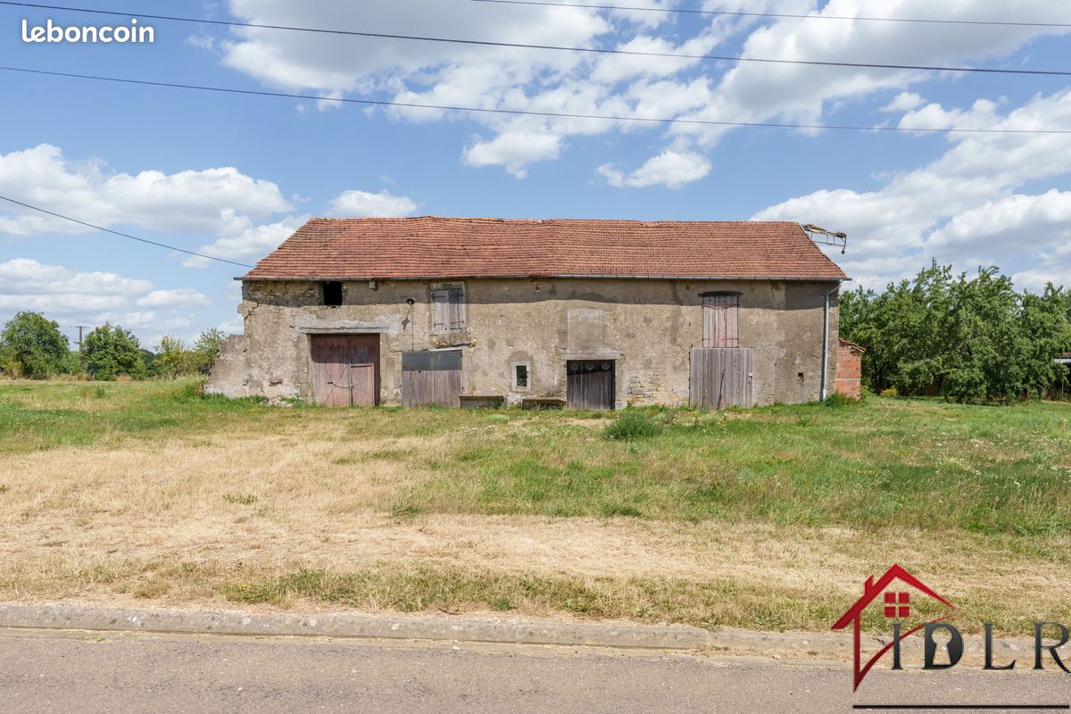 Maison 4 pièces 350 m² · à Guyonvelle · 350 m² · 34 000 €