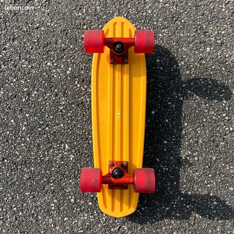 Globe Bantam Globe In The Dark Cruiser Board