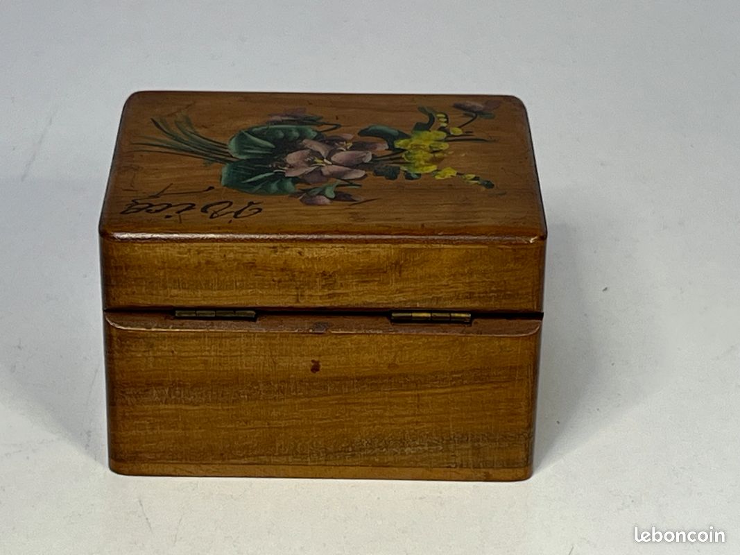 BOITE À BIJOUX EN BOIS D'OLIVIER SOUVENIR DE NICE CAPITONNÉE XIXème (image 5)