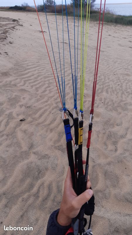 Parachutiste parachute sky fly sport chute plongée arc-en-ciel de