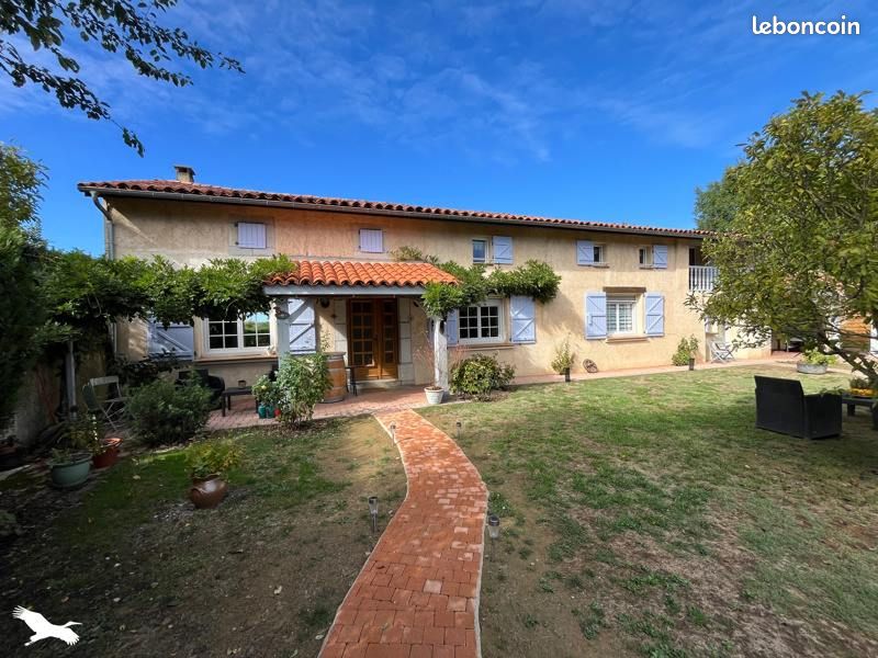 Maison 8 pièces 196 m² · à Ardiège · 196 m² · 359 000 €