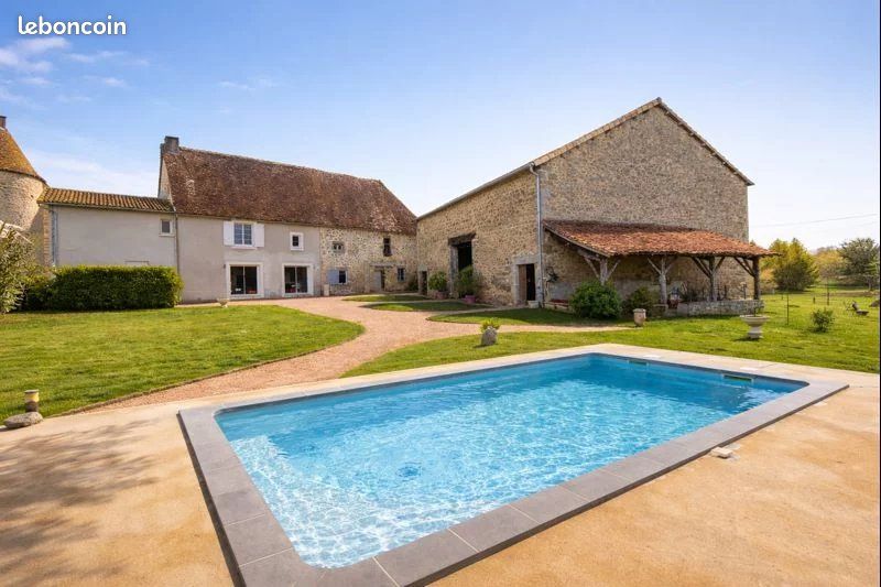 Maison 3 pièces 165 m² · à Piégut-Pluviers · 165 m² · 437 850 €