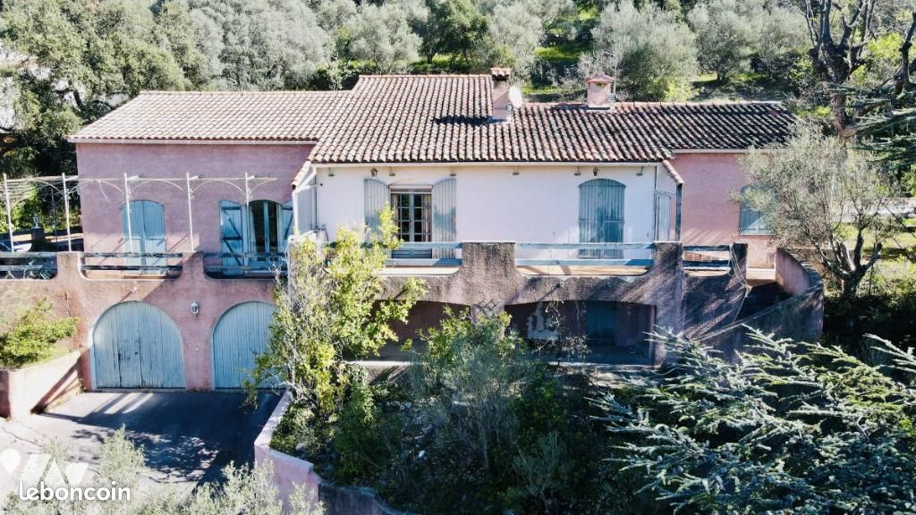Maison 6 pièces 155 m² · à Collobrières · 155 m² · 430 500 €