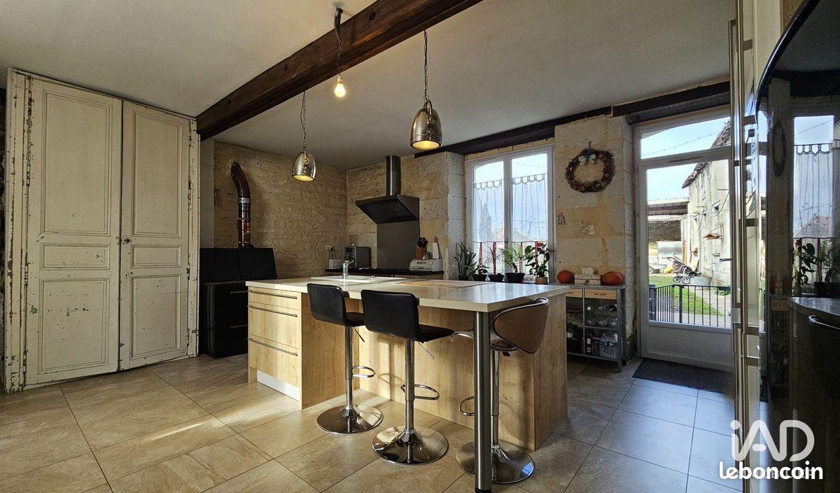 Maison 5 pièces 147 m² · à Lésigny · 147 m² · 147 000 €