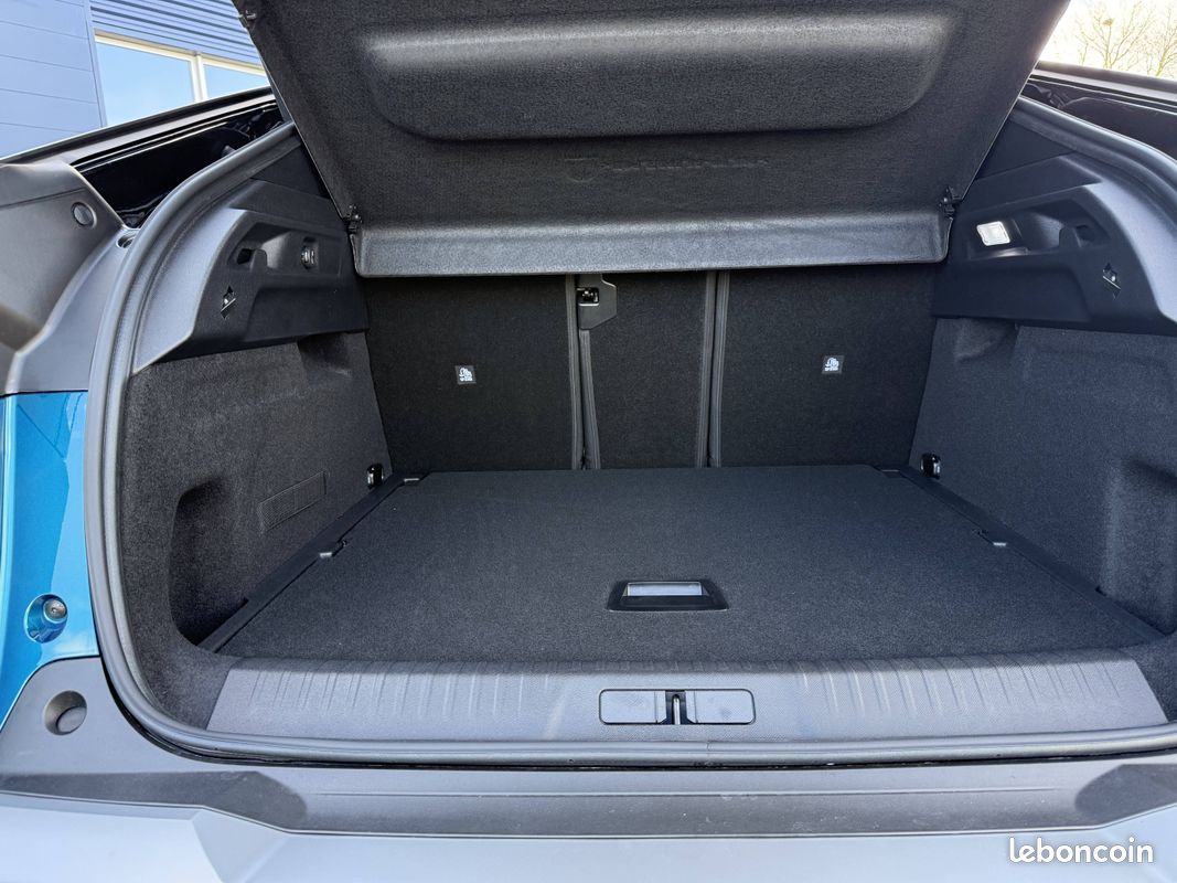 PEUGEOT 3008 Hybrid 145 e-DCS6 GT (image 6)