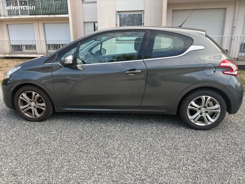 Peugeot 208 (image 1)