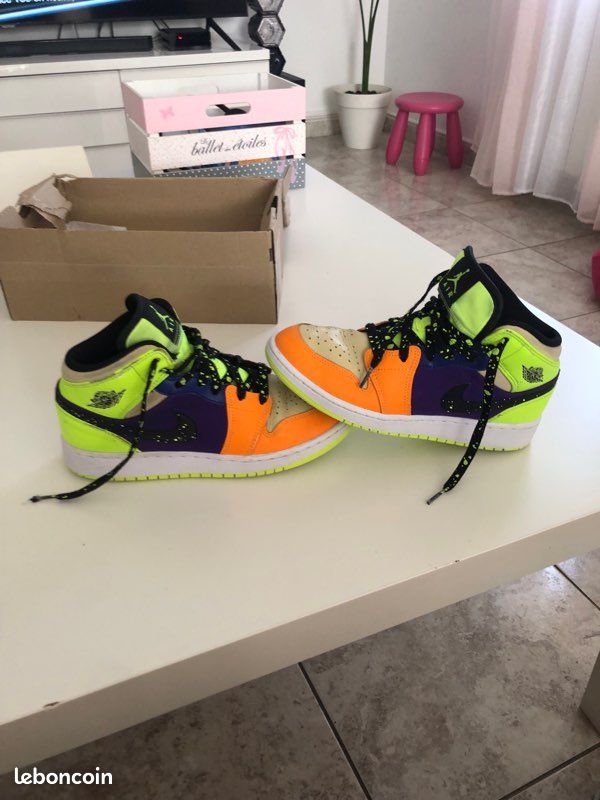 Chaussures femme Nike air Jordan mid SE volt vivid jaune orange