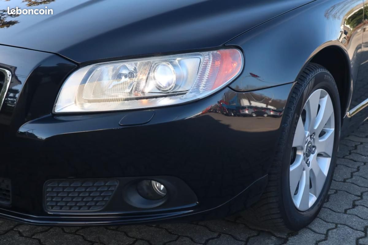 Volvo V70 3.2 SUMMUM 238 CH BVA - RADAR DE RECUL ISOFIX SYSTEME NAVIGATION (image 2)