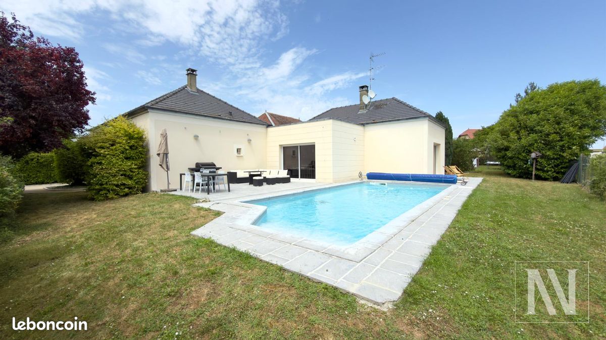Maison 6 pièces 177 m² · à Villechétif · 177 m² · 440 000 €