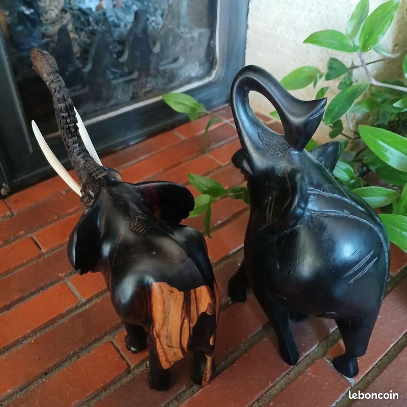 Deux éléphants sculptés en bois – décoration ethnique / artisanale (image 4)