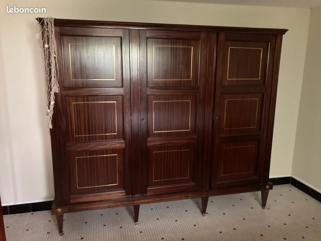 Armoire bois massif année 60 / 70 (image 1)