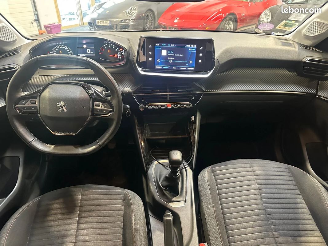 Peugeot 208 II Active 1.2 100 CV BVM / ENTRETIEN COMPLET PEUGEOT / CARPLAY / SIEGES AVANT CHAUFFANTS (image 9)