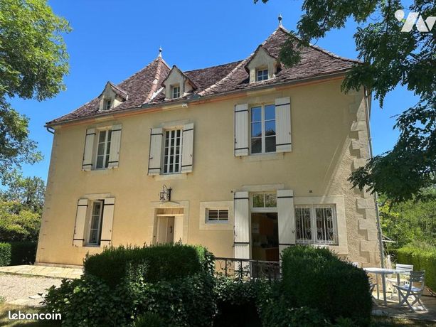 Maison 8 pièces 266 m²