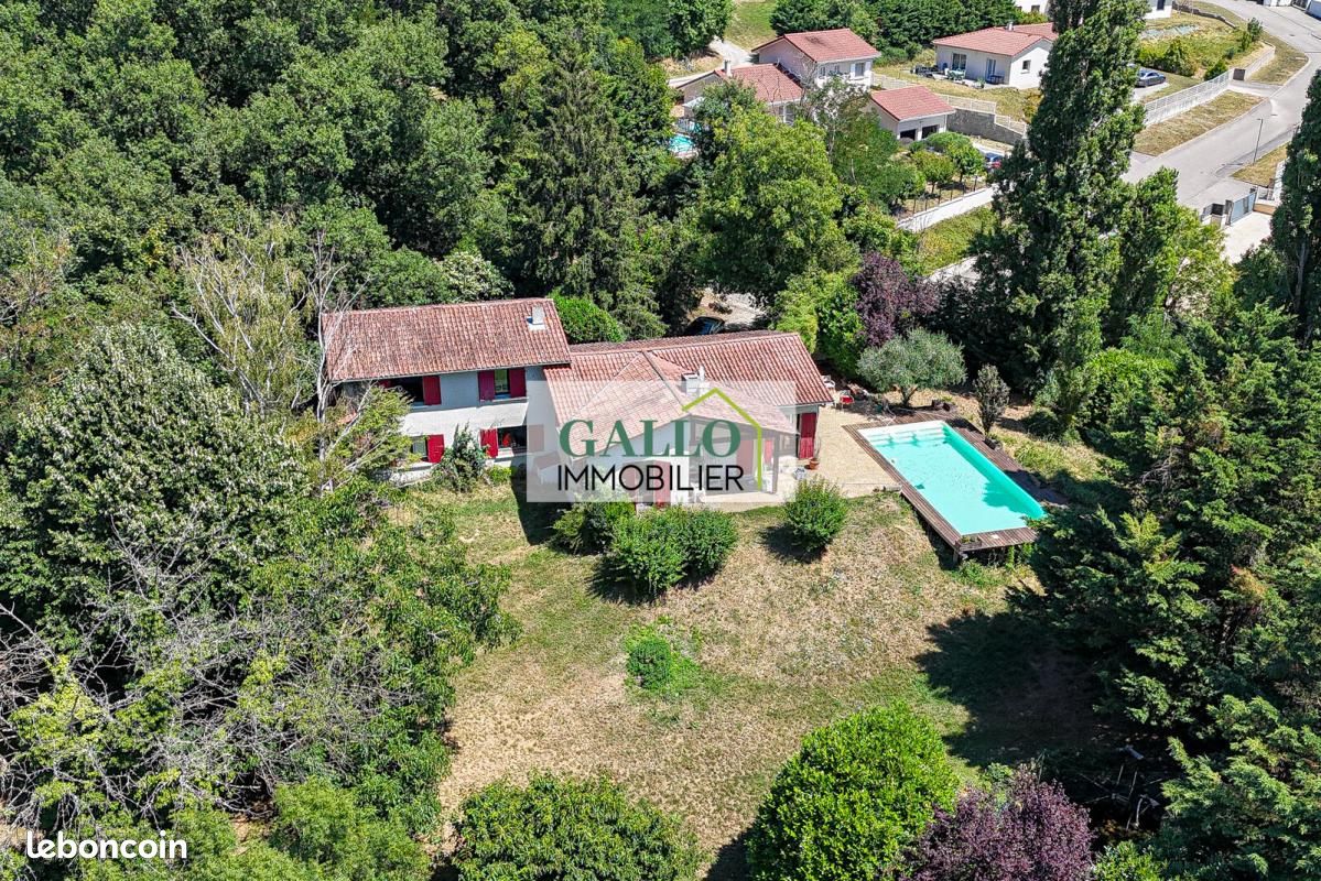 Maison 10 pièces 263 m² · à Les Côtes-d'Arey · 263 m² · 437 000 €